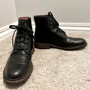 Men’s Frye black James Lug lace up leather boots, size 7.5 M, brand new in box
